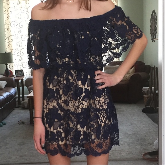 Romeo & Juliet Couture Dresses & Skirts - 🆕 Romeo & Juliet Couture lace mini dress